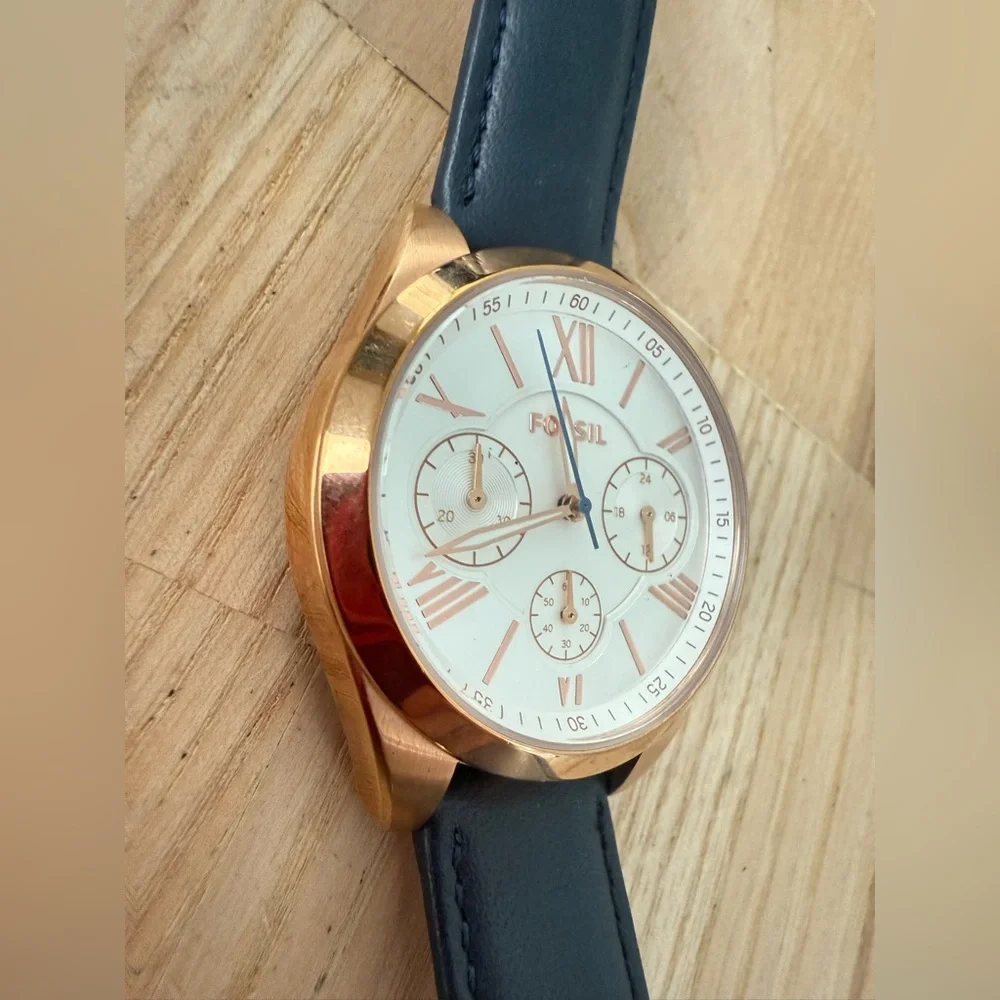 Fossil ladies rose gold tone navy blue leather dress watch NEW BATTERY